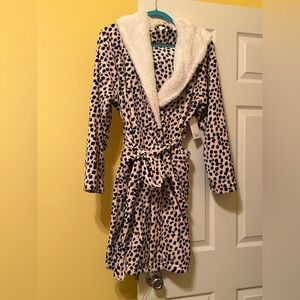 NWT..Hurley Leopard Print Coat with Soft White Collar